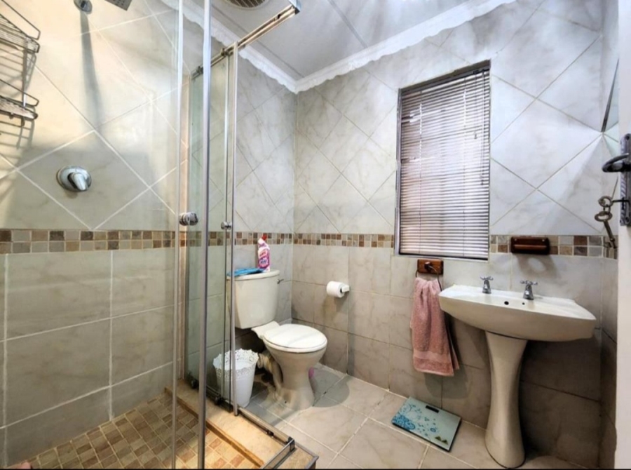 2 Bedroom Property for Sale in Langenhovenpark Free State